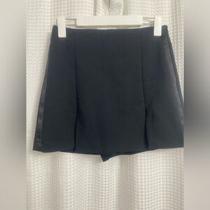 Zara Black Pleated Mini Skirt with shorts under/ Size Small